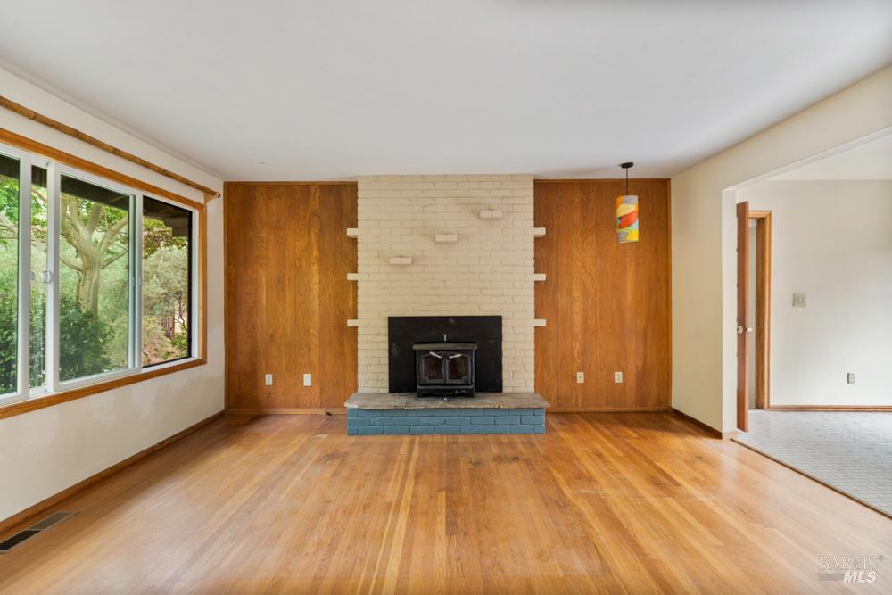 Detail Gallery Image 4 of 53 For 5152 Mcfarlane Rd, Sebastopol,  CA 95472 - 3 Beds | 1 Baths