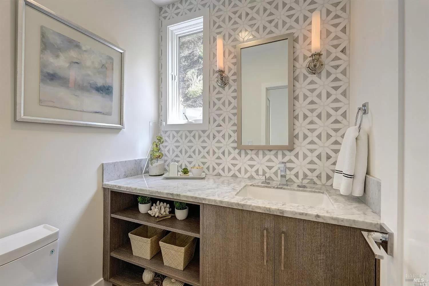 Detail Gallery Image 25 of 50 For 216 Evergreen Dr, Kentfield,  CA 94904 - 6 Beds | 6/1 Baths