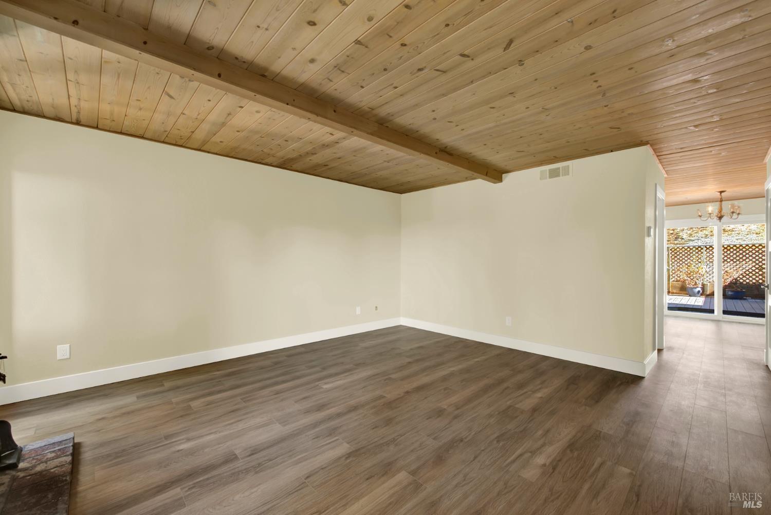 Detail Gallery Image 10 of 71 For 2009 Hawthorne Ter, Novato,  CA 94945 - 2 Beds | 1/1 Baths