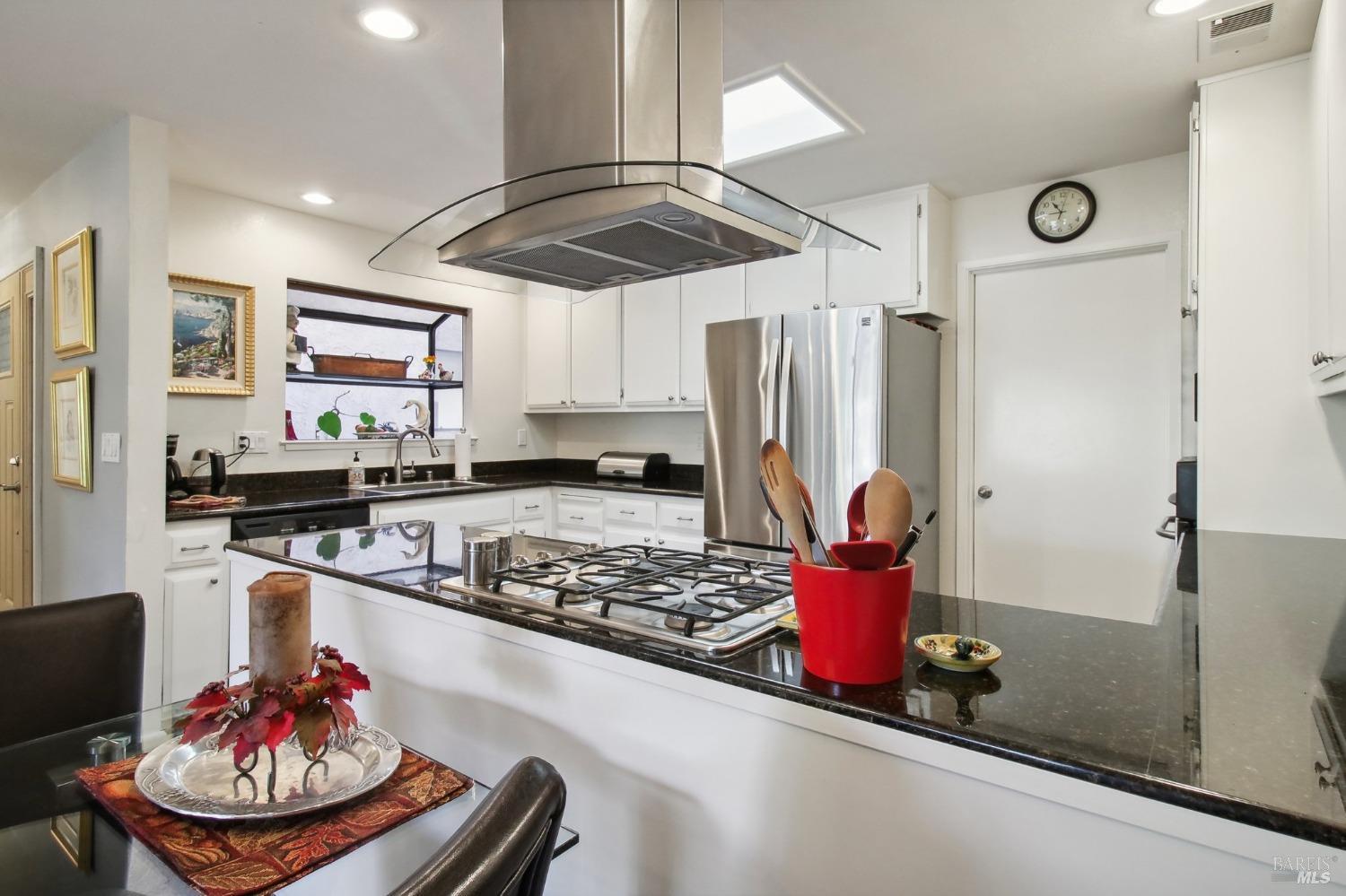 Detail Gallery Image 8 of 34 For 1240 Peppertree Cir, Saint Helena,  CA 94574 - 2 Beds | 2 Baths