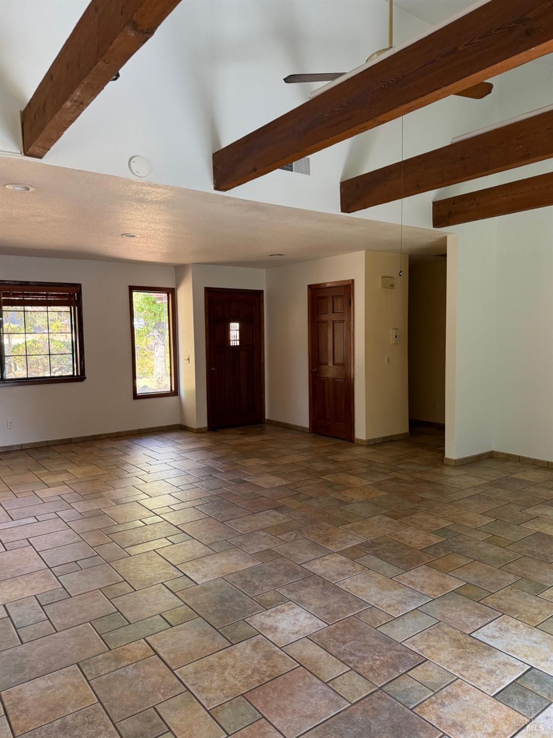 Detail Gallery Image 6 of 31 For 1461 Meadow Dr, Ukiah,  CA 95482 - 3 Beds | 1/1 Baths