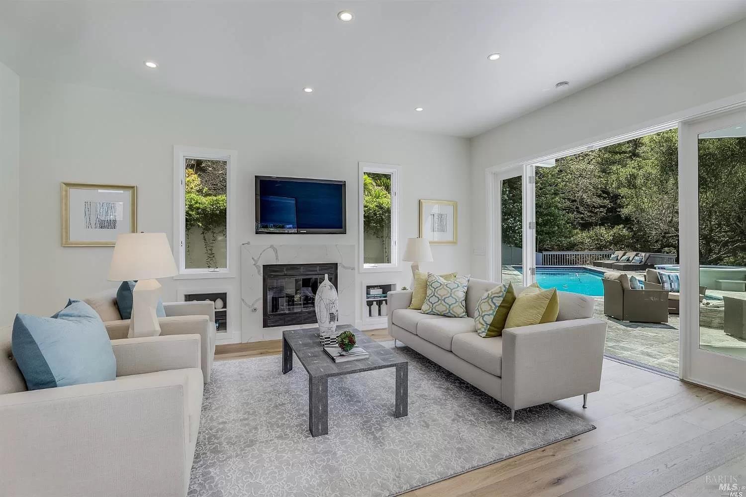 Detail Gallery Image 11 of 50 For 216 Evergreen Dr, Kentfield,  CA 94904 - 6 Beds | 6/1 Baths