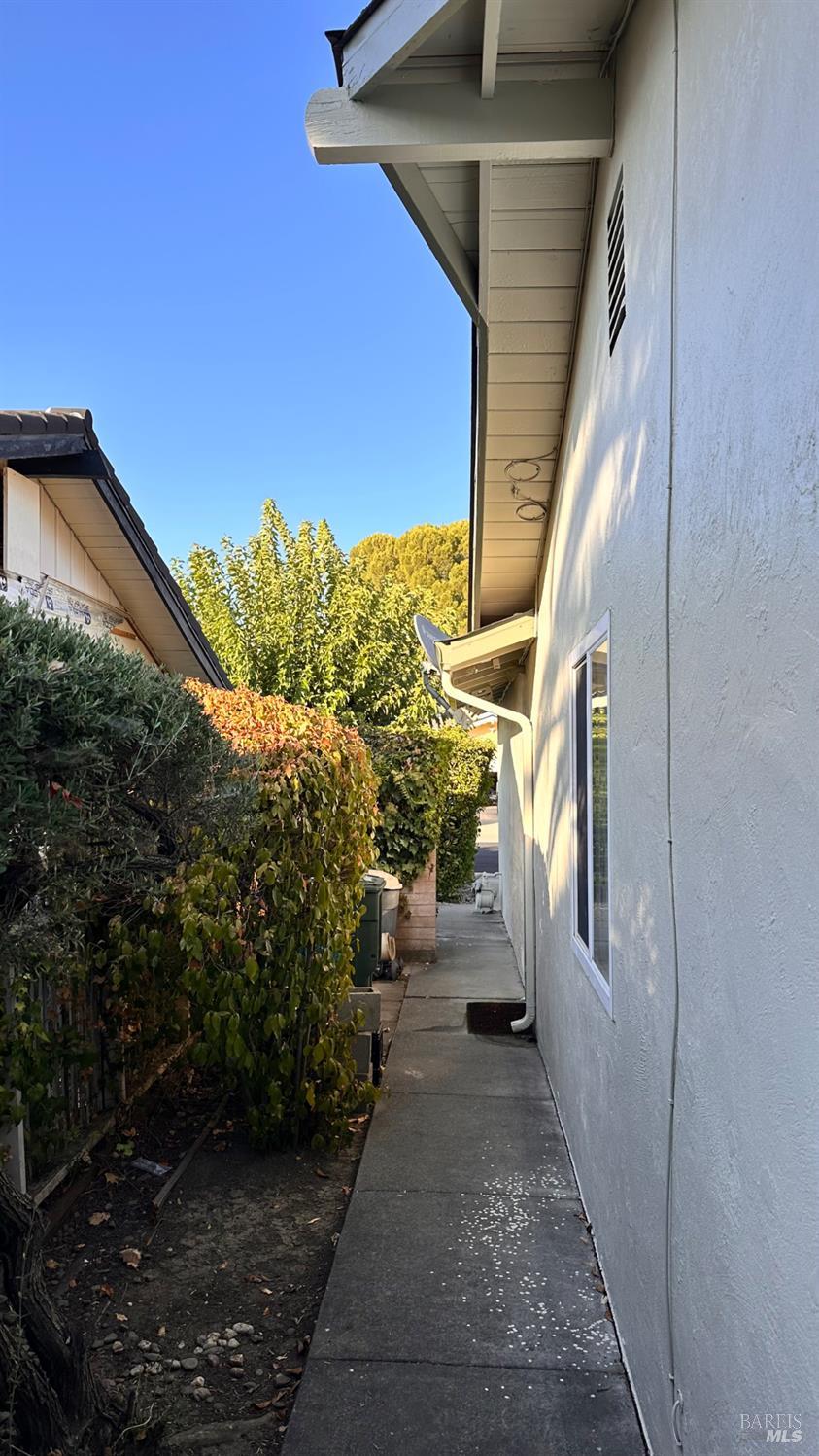 Detail Gallery Image 11 of 17 For 201 Lassen Cir, Vacaville,  CA 95687 - 2 Beds | 2 Baths