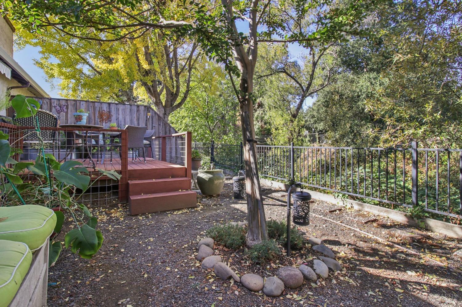 Detail Gallery Image 23 of 34 For 1240 Peppertree Cir, Saint Helena,  CA 94574 - 2 Beds | 2 Baths