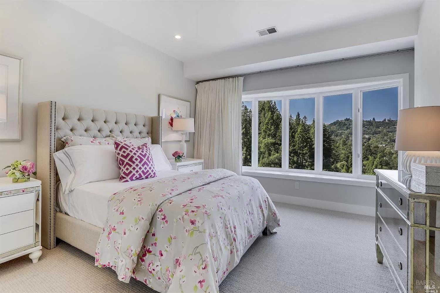 Detail Gallery Image 32 of 50 For 216 Evergreen Dr, Kentfield,  CA 94904 - 6 Beds | 6/1 Baths