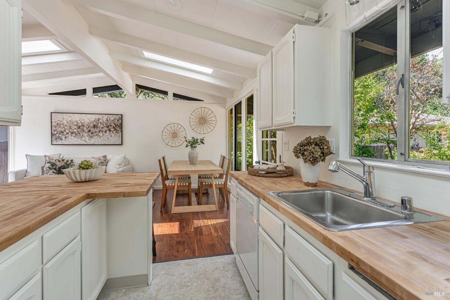 Detail Gallery Image 14 of 41 For 74 Creek Rd, Fairfax,  CA 94930 - 2 Beds | 1 Baths