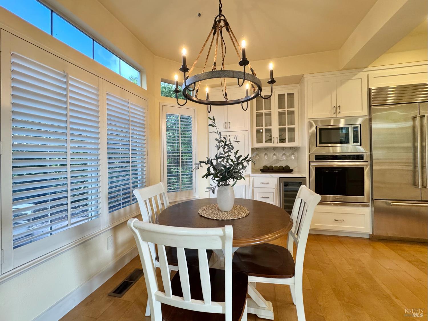 Detail Gallery Image 11 of 44 For 33 Cove Ct, Napa,  CA 94559 - 4 Beds | 2/1 Baths