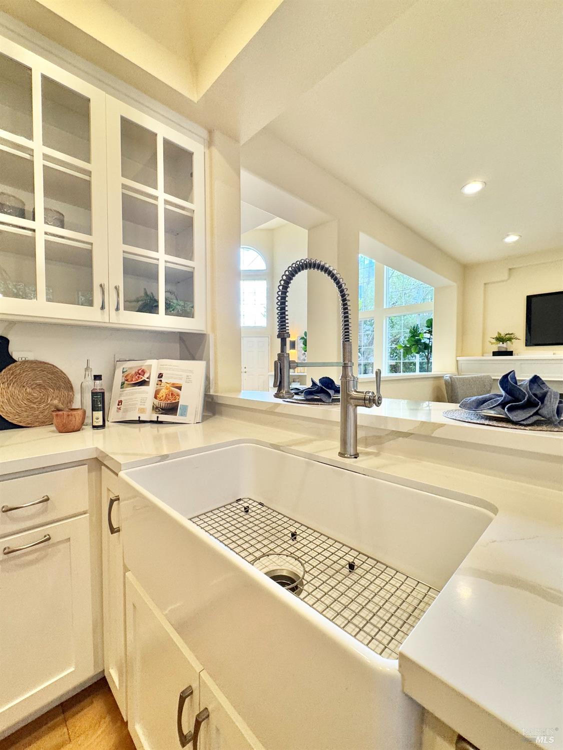 Detail Gallery Image 17 of 44 For 33 Cove Ct, Napa,  CA 94559 - 4 Beds | 2/1 Baths