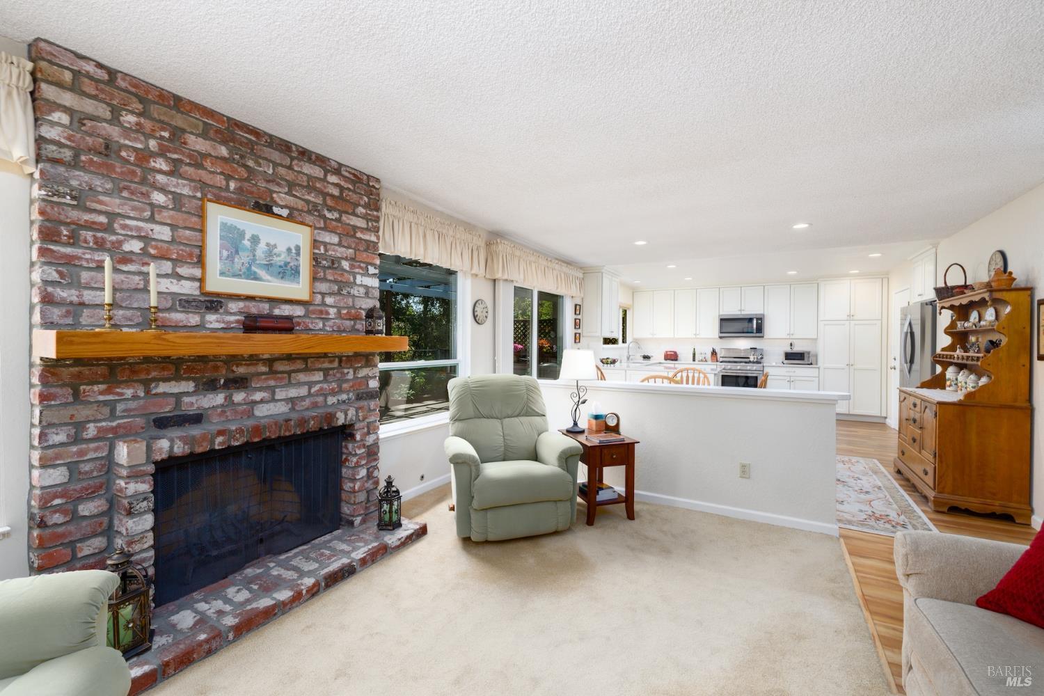 Detail Gallery Image 6 of 27 For 5518 Marit Dr, Santa Rosa,  CA 95409 - 2 Beds | 2 Baths
