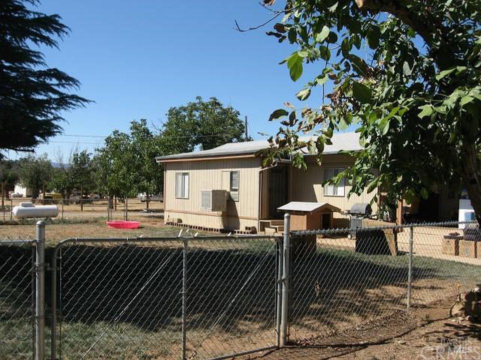 Detail Gallery Image 4 of 40 For 2851 Pamela Ln, Clearlake,  CA 95422 - 4 Beds | 2 Baths