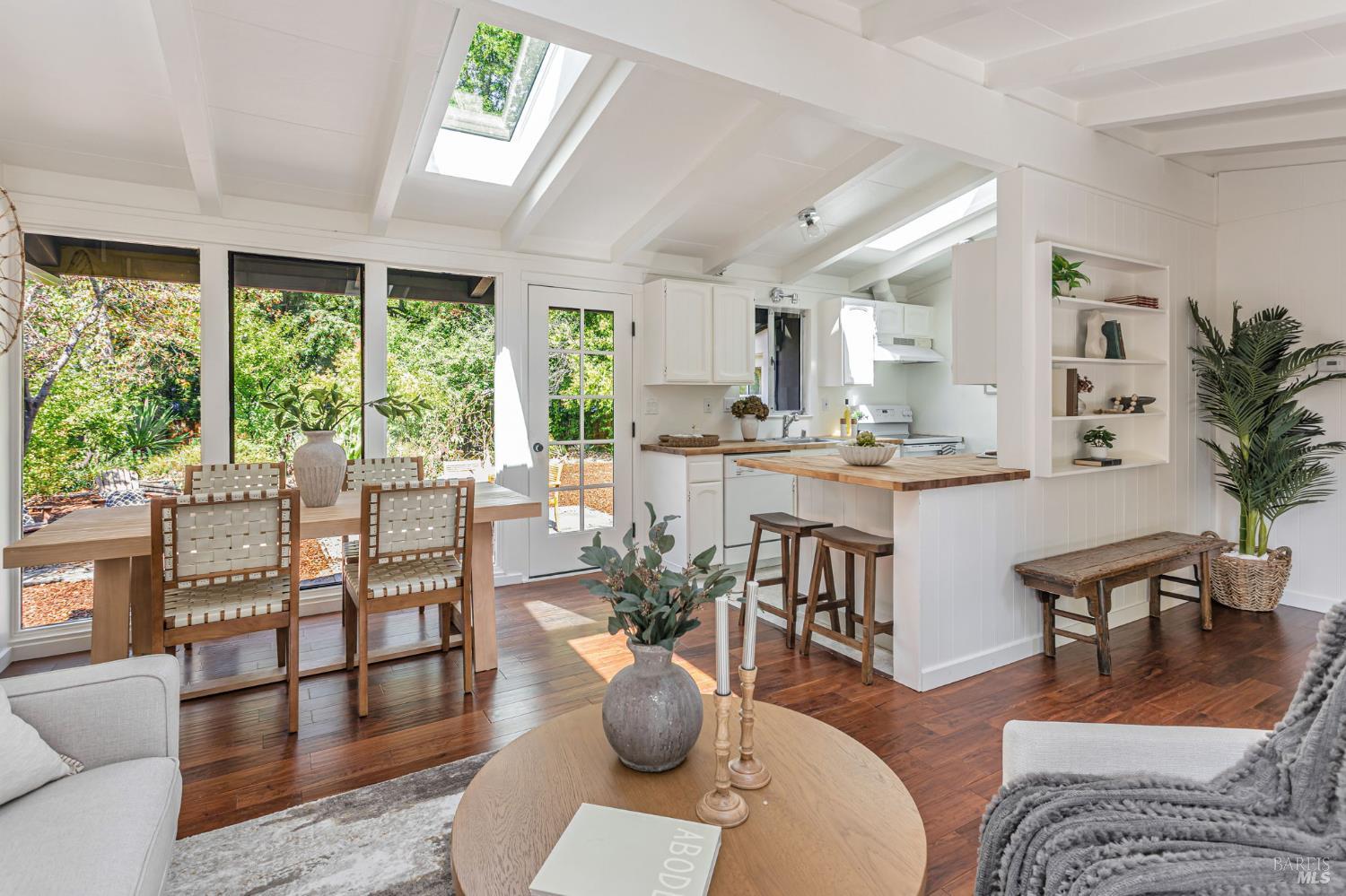 Detail Gallery Image 16 of 41 For 74 Creek Rd, Fairfax,  CA 94930 - 2 Beds | 1 Baths