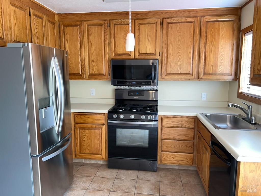 Detail Gallery Image 8 of 22 For 1604 Verna Dr, Napa,  CA 94558 - 3 Beds | 1 Baths