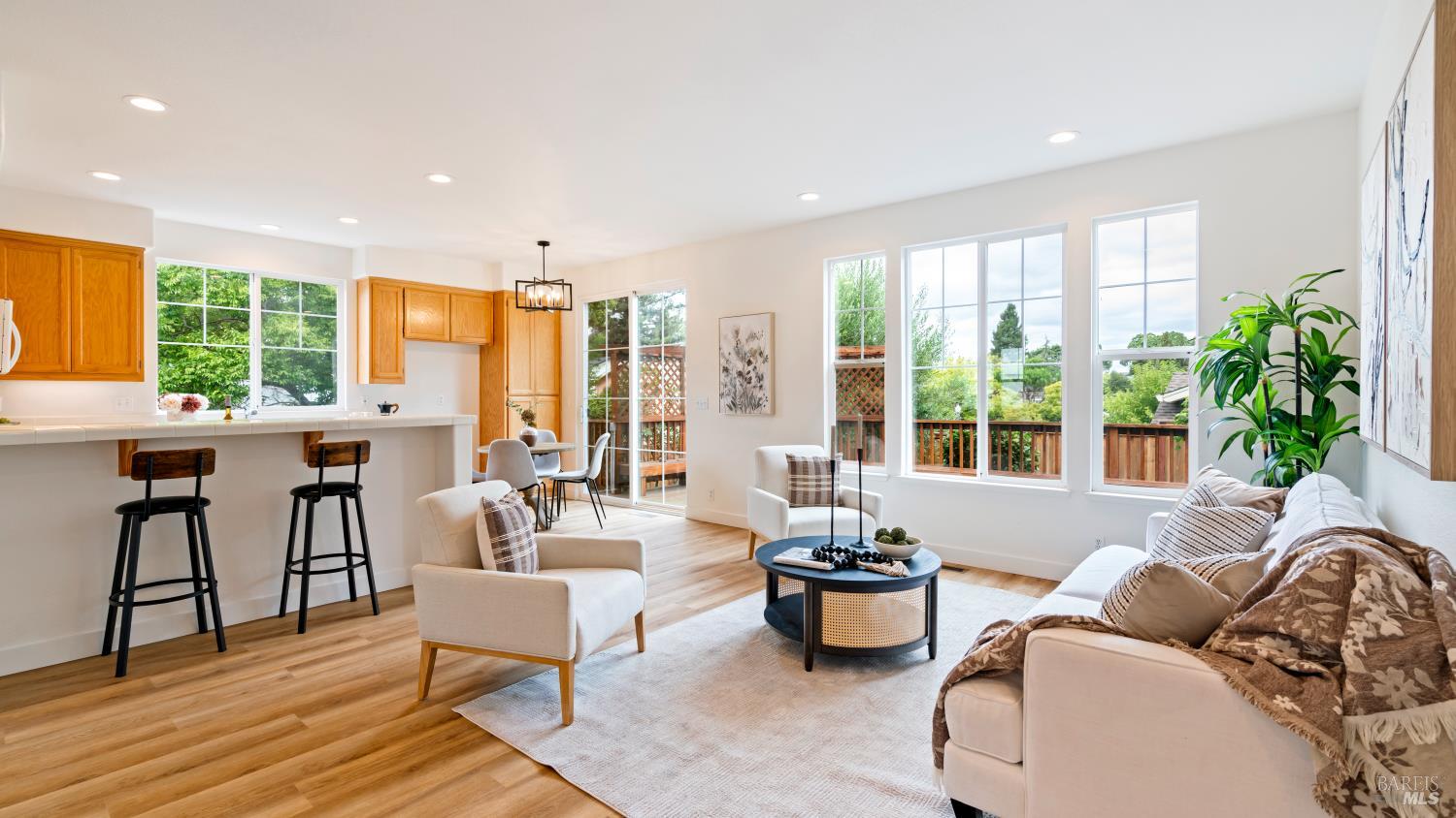 Detail Gallery Image 10 of 32 For 469 Christensen Ln, Cotati,  CA 94931 - 3 Beds | 2/1 Baths