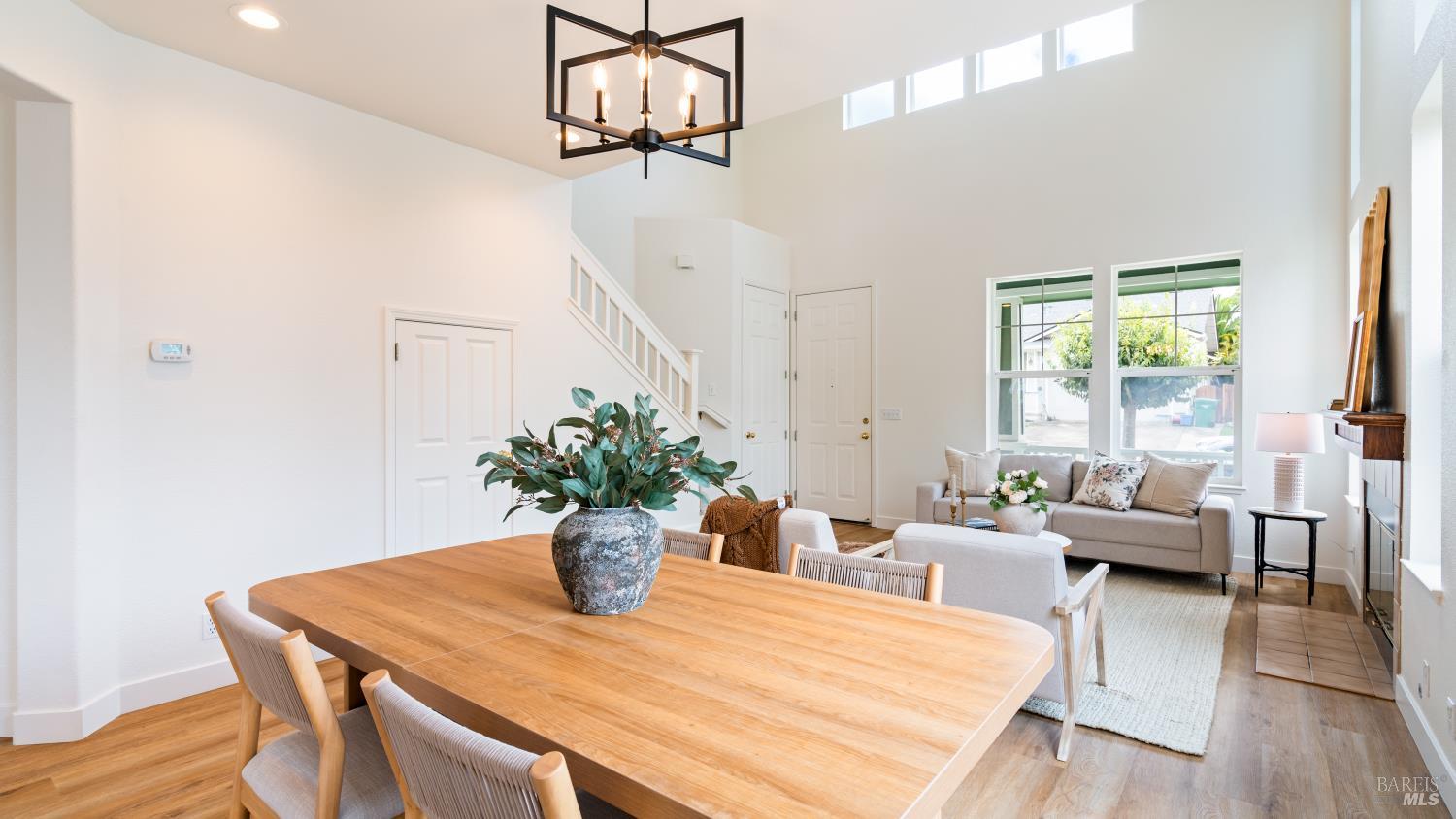 Detail Gallery Image 6 of 32 For 469 Christensen Ln, Cotati,  CA 94931 - 3 Beds | 2/1 Baths