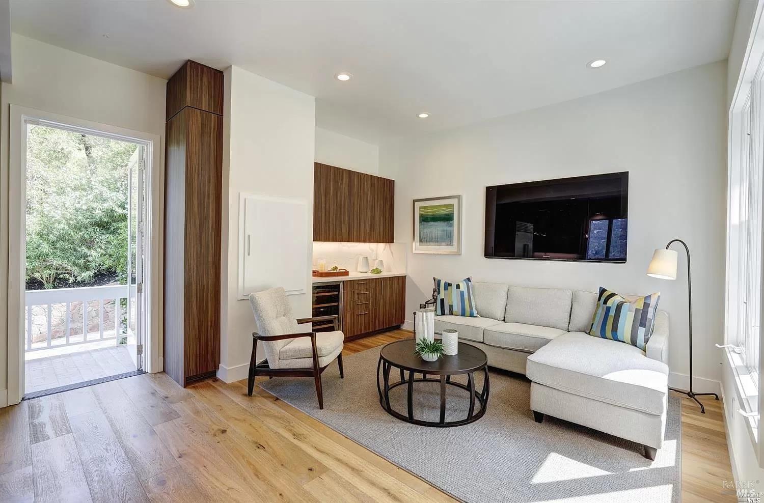 Detail Gallery Image 23 of 50 For 216 Evergreen Dr, Kentfield,  CA 94904 - 6 Beds | 6/1 Baths