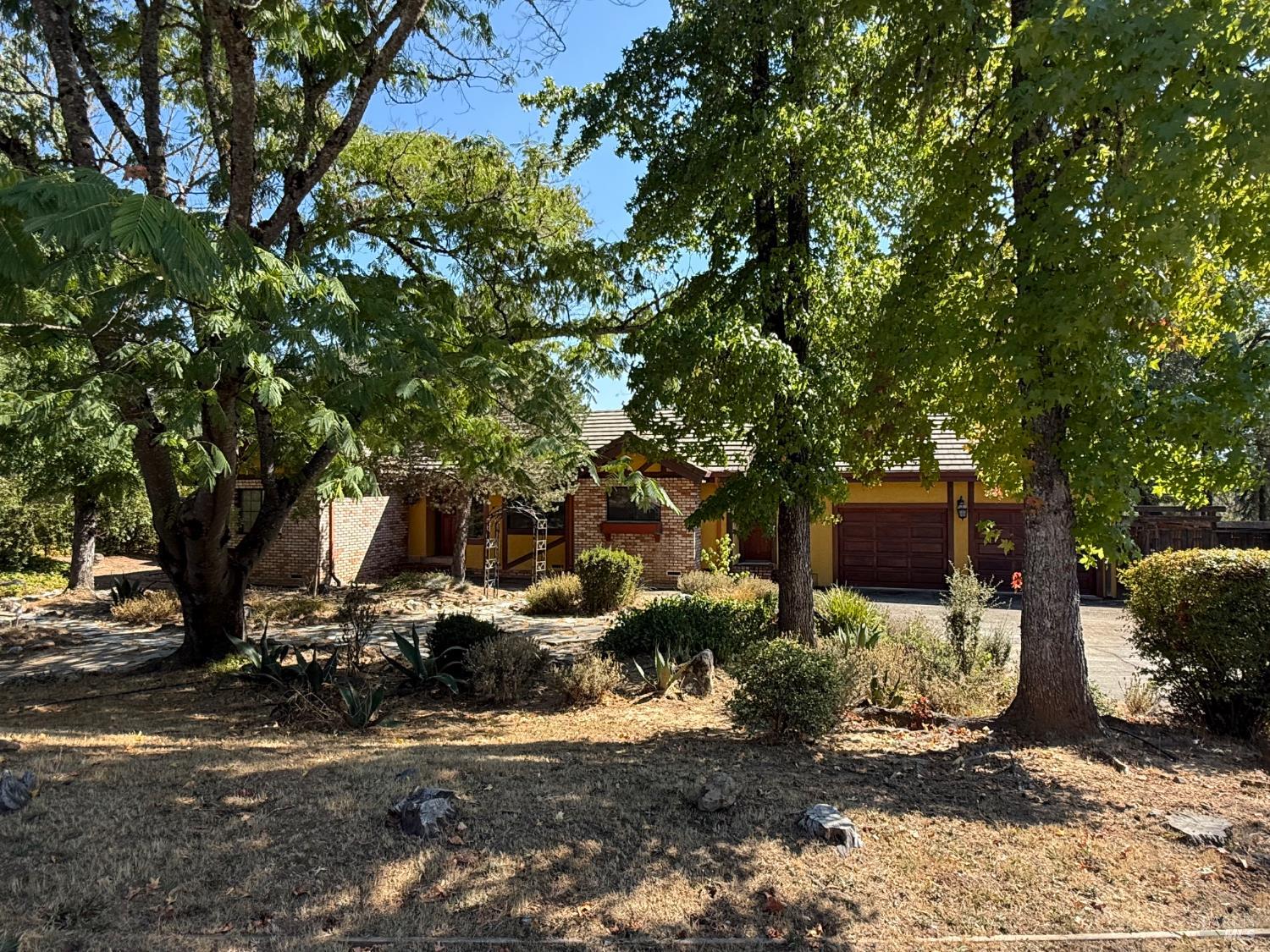 Detail Gallery Image 3 of 31 For 1461 Meadow Dr, Ukiah,  CA 95482 - 3 Beds | 1/1 Baths