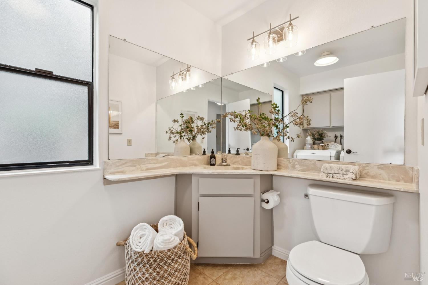 Detail Gallery Image 21 of 48 For 114 Aronia Ln, Novato,  CA 94945 - 3 Beds | 2/1 Baths