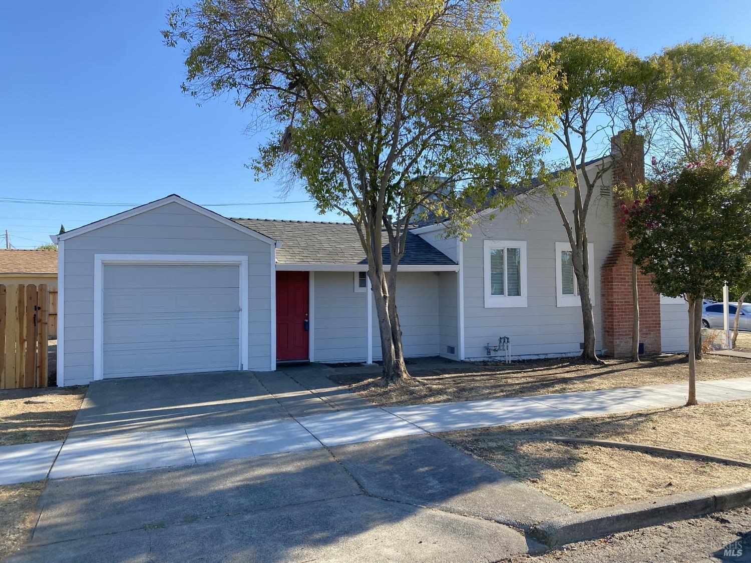 Detail Gallery Image 2 of 33 For 1047 Ohio St, Fairfield,  CA 94533 - 3 Beds | 2 Baths