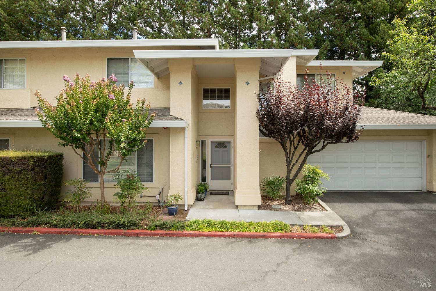 Detail Gallery Image 2 of 36 For 935 W Spain St #L,  Sonoma,  CA 95476 - 3 Beds | 2/1 Baths