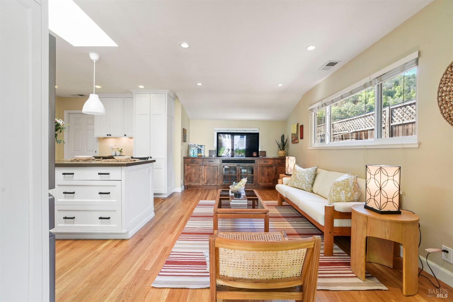 Detail Gallery Image 28 of 88 For 2594 Las Gallinas Ave, San Rafael,  CA 94903 - 3 Beds | 2 Baths