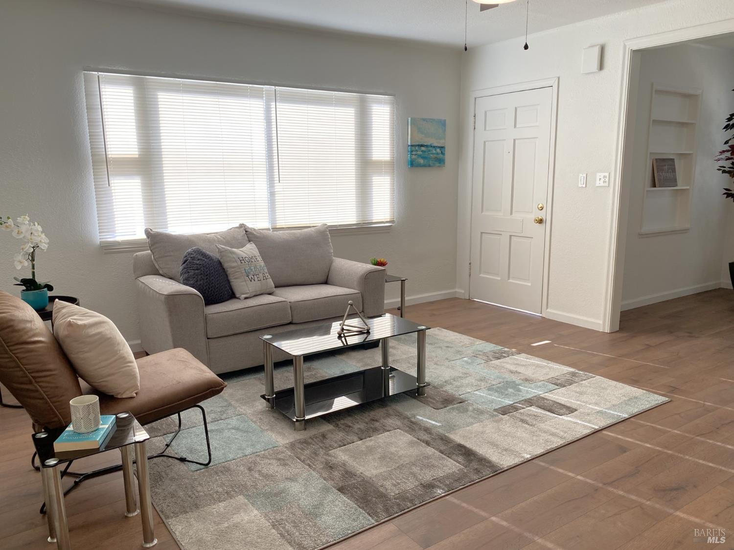 Detail Gallery Image 4 of 33 For 1047 Ohio St, Fairfield,  CA 94533 - 3 Beds | 2 Baths