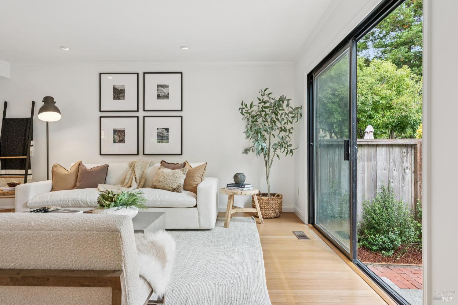 Detail Gallery Image 6 of 48 For 114 Aronia Ln, Novato,  CA 94945 - 3 Beds | 2/1 Baths