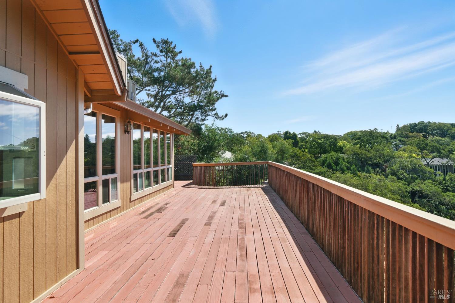 Detail Gallery Image 38 of 55 For 1 Lockton Ln, Novato,  CA 94945 - 4 Beds | 2/1 Baths