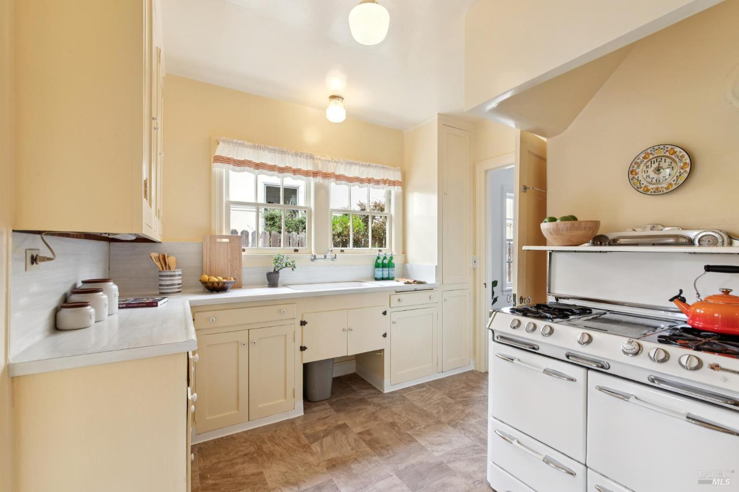Detail Gallery Image 18 of 46 For 154 Elm Ave, Mill Valley,  CA 94941 - 2 Beds | 2 Baths