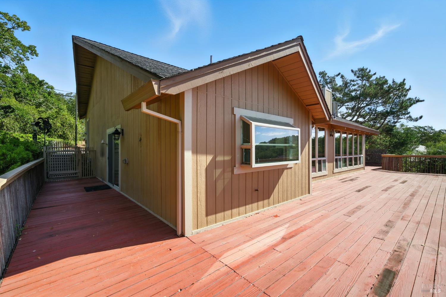Detail Gallery Image 40 of 55 For 1 Lockton Ln, Novato,  CA 94945 - 4 Beds | 2/1 Baths