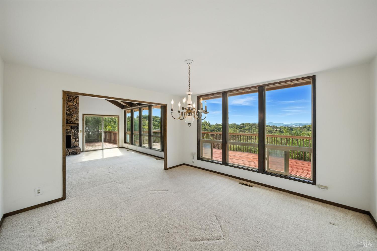 Detail Gallery Image 12 of 55 For 1 Lockton Ln, Novato,  CA 94945 - 4 Beds | 2/1 Baths