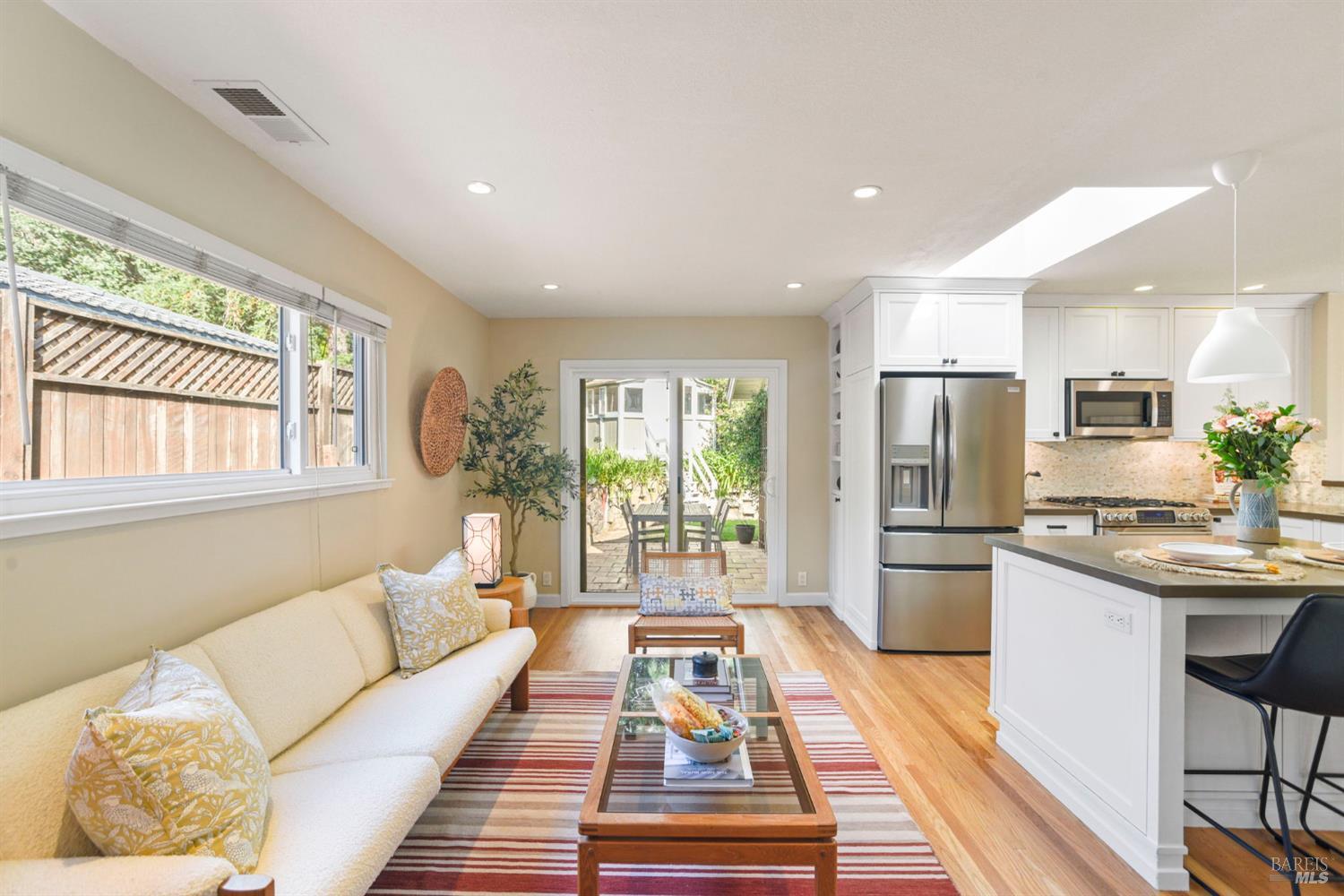 Detail Gallery Image 26 of 88 For 2594 Las Gallinas Ave, San Rafael,  CA 94903 - 3 Beds | 2 Baths