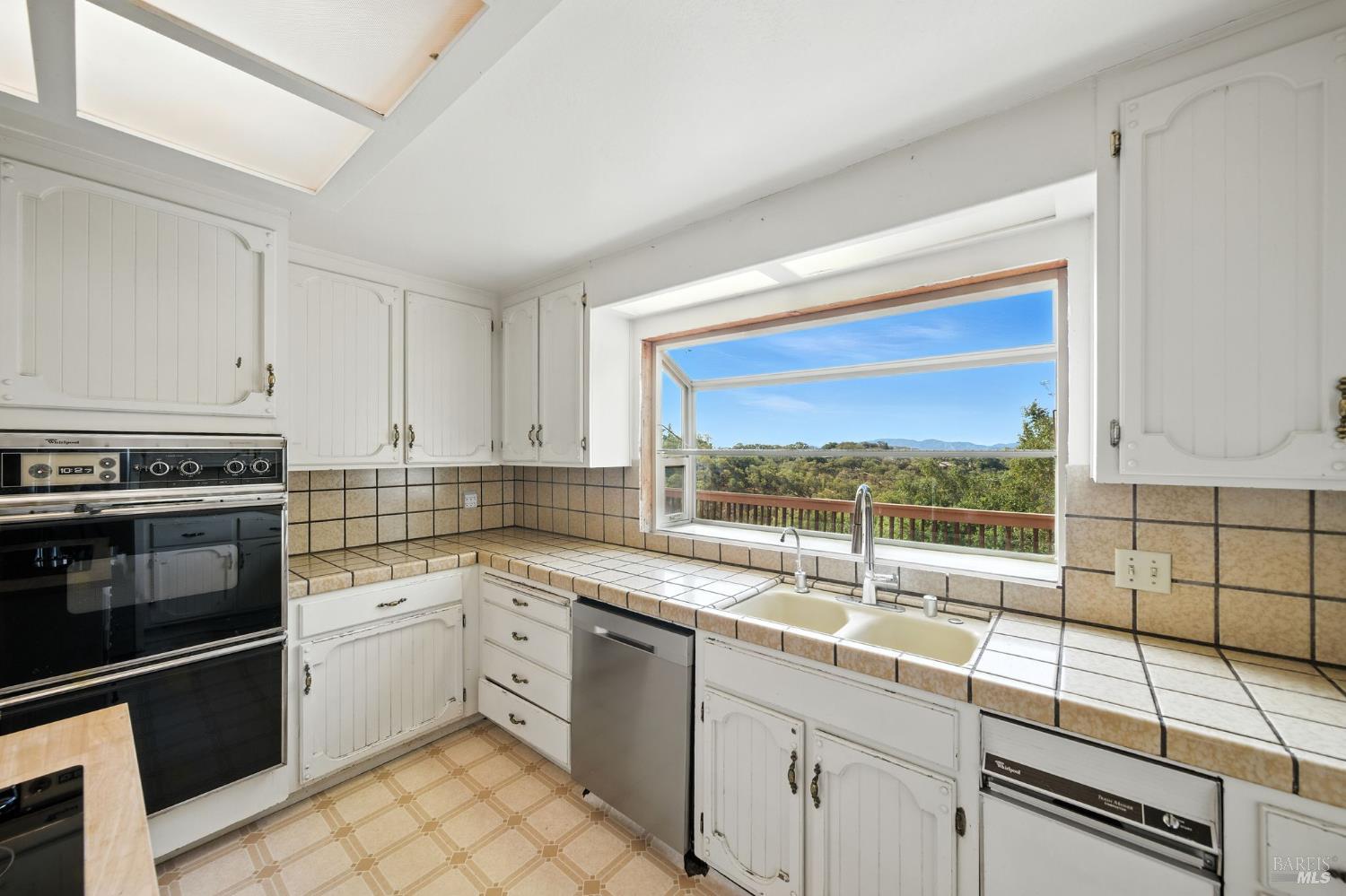 Detail Gallery Image 14 of 55 For 1 Lockton Ln, Novato,  CA 94945 - 4 Beds | 2/1 Baths