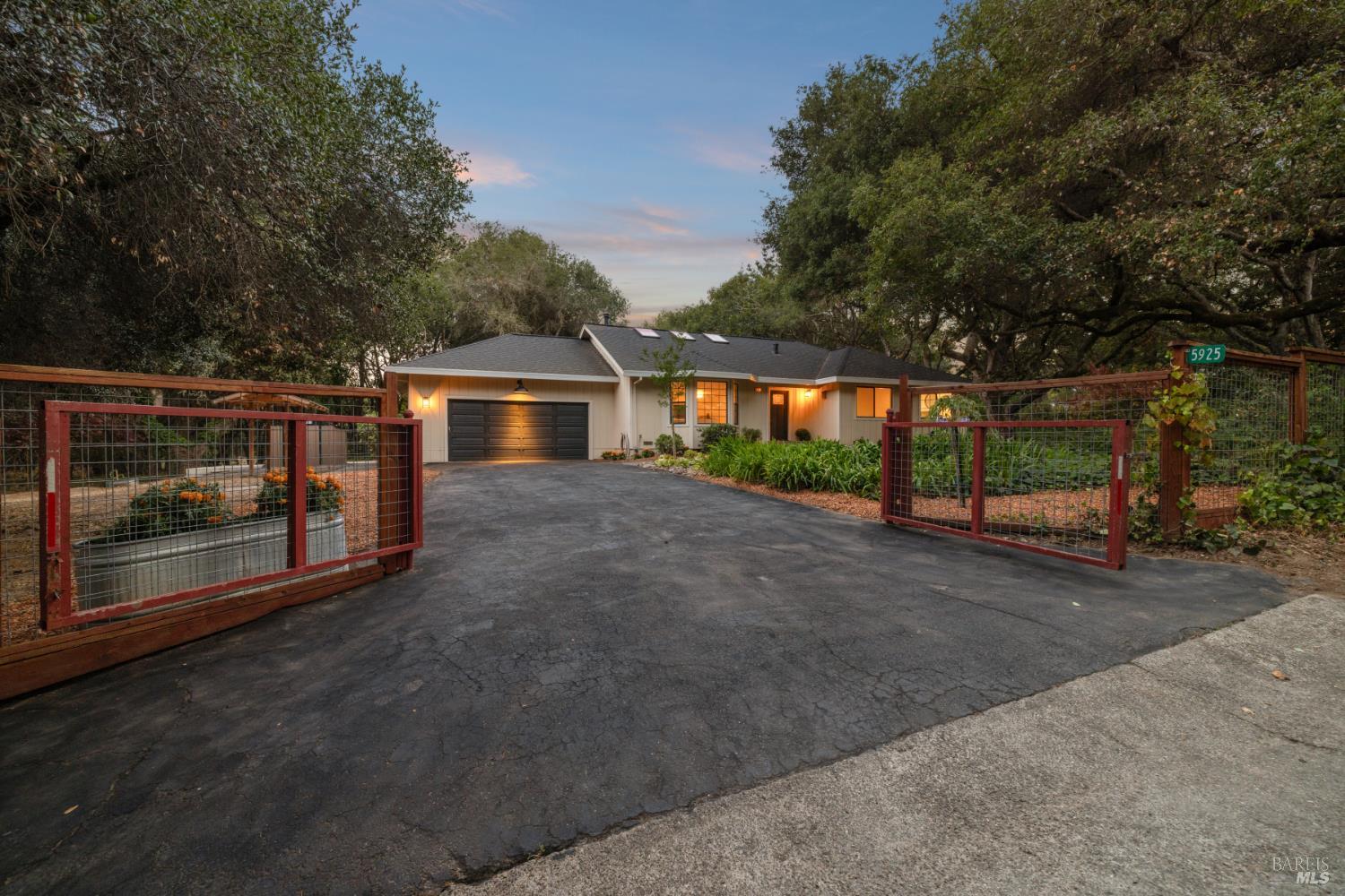 Detail Gallery Image 5 of 59 For 5925 Fredricks Rd, Sebastopol,  CA 95472 - 3 Beds | 2 Baths
