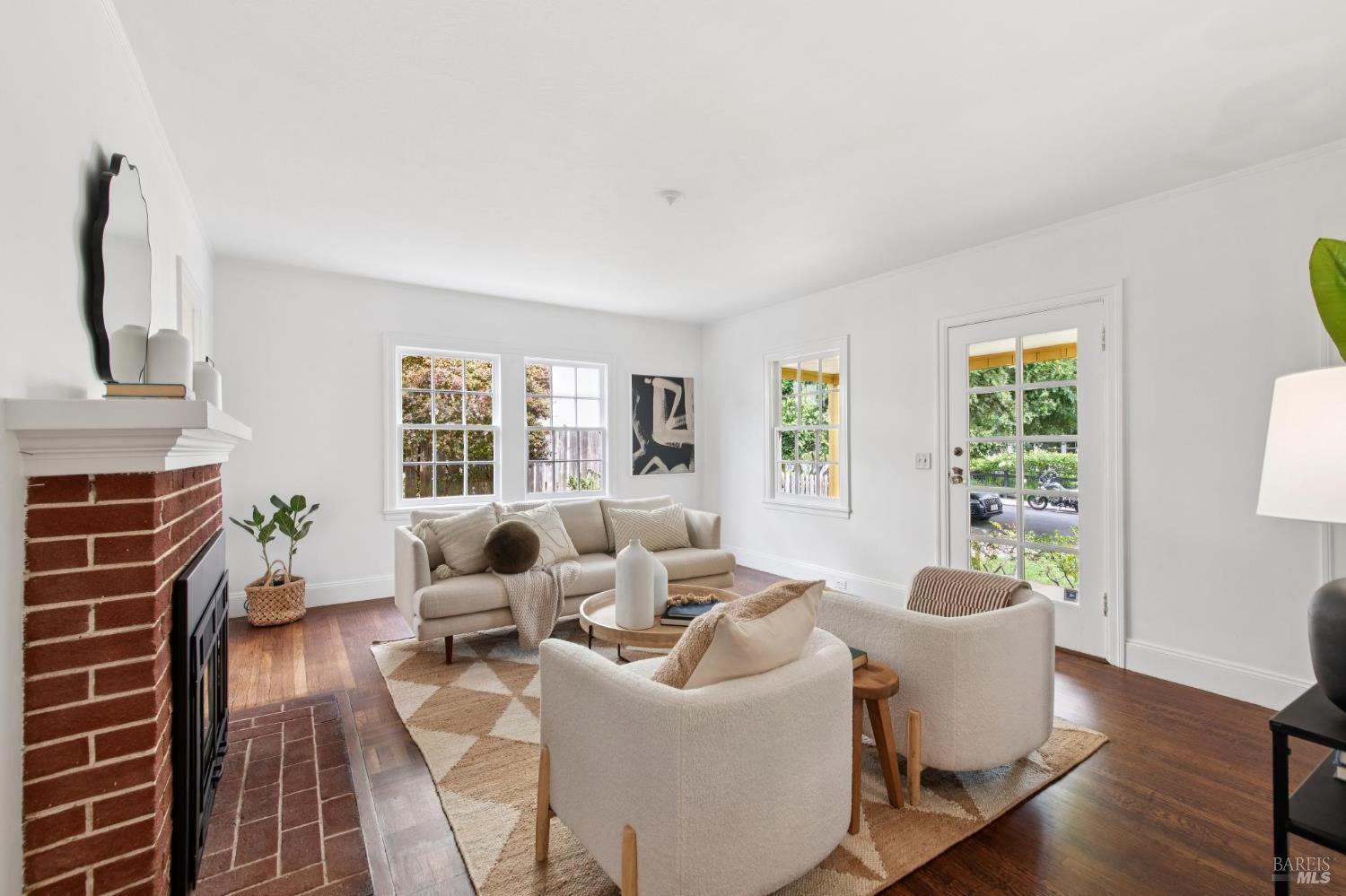 Detail Gallery Image 8 of 46 For 154 Elm Ave, Mill Valley,  CA 94941 - 2 Beds | 2 Baths