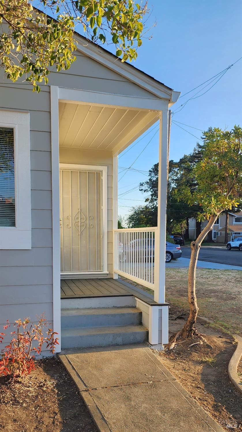 Detail Gallery Image 3 of 33 For 1047 Ohio St, Fairfield,  CA 94533 - 3 Beds | 2 Baths
