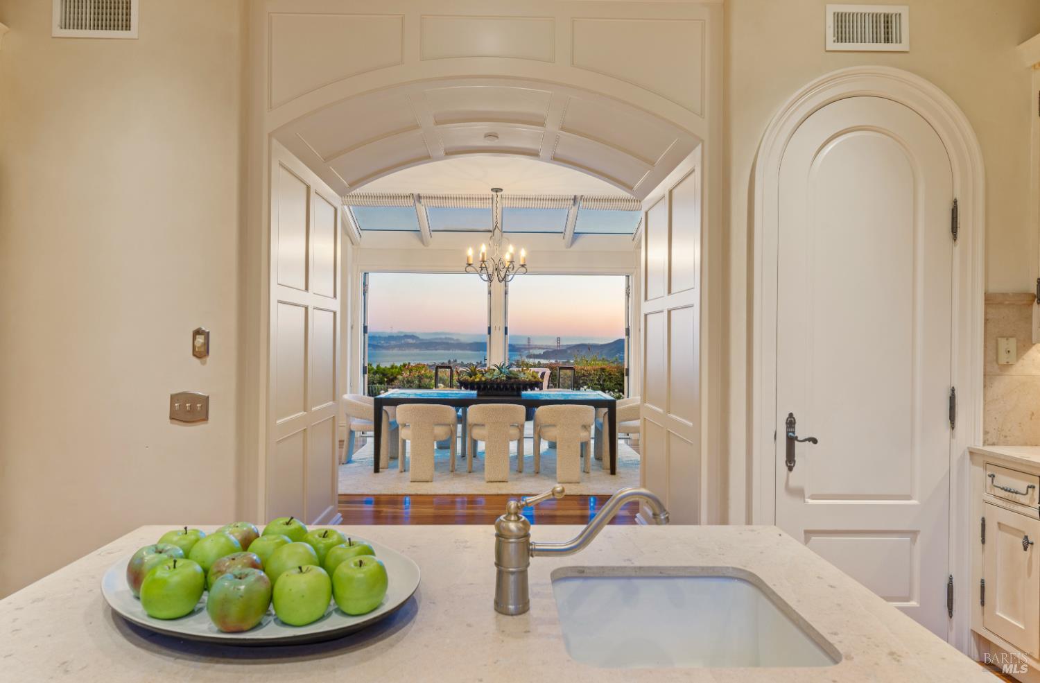 Detail Gallery Image 31 of 64 For 97 Sugarloaf Dr, Tiburon,  CA 94920 - 3 Beds | 3/2 Baths