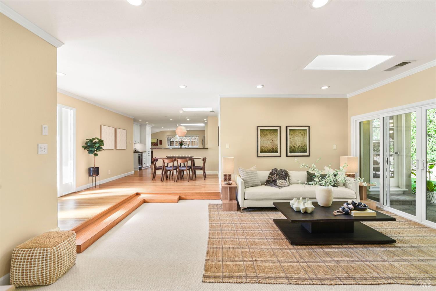 Detail Gallery Image 6 of 88 For 2594 Las Gallinas Ave, San Rafael,  CA 94903 - 3 Beds | 2 Baths