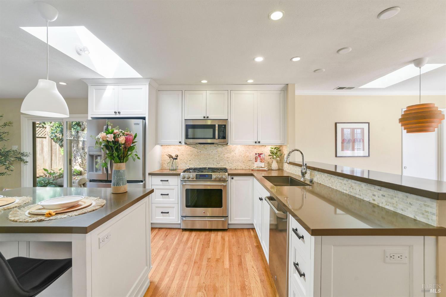 Detail Gallery Image 19 of 88 For 2594 Las Gallinas Ave, San Rafael,  CA 94903 - 3 Beds | 2 Baths