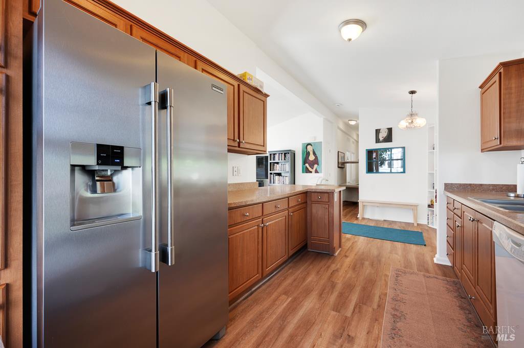 Detail Gallery Image 15 of 38 For 7 Oakwood Dr, Petaluma,  CA 94954 - 3 Beds | 2 Baths