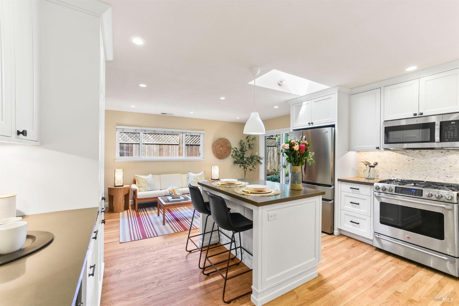 Detail Gallery Image 22 of 88 For 2594 Las Gallinas Ave, San Rafael,  CA 94903 - 3 Beds | 2 Baths
