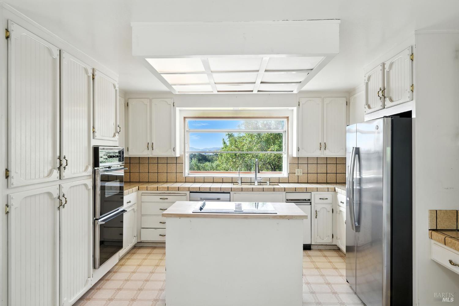 Detail Gallery Image 16 of 55 For 1 Lockton Ln, Novato,  CA 94945 - 4 Beds | 2/1 Baths