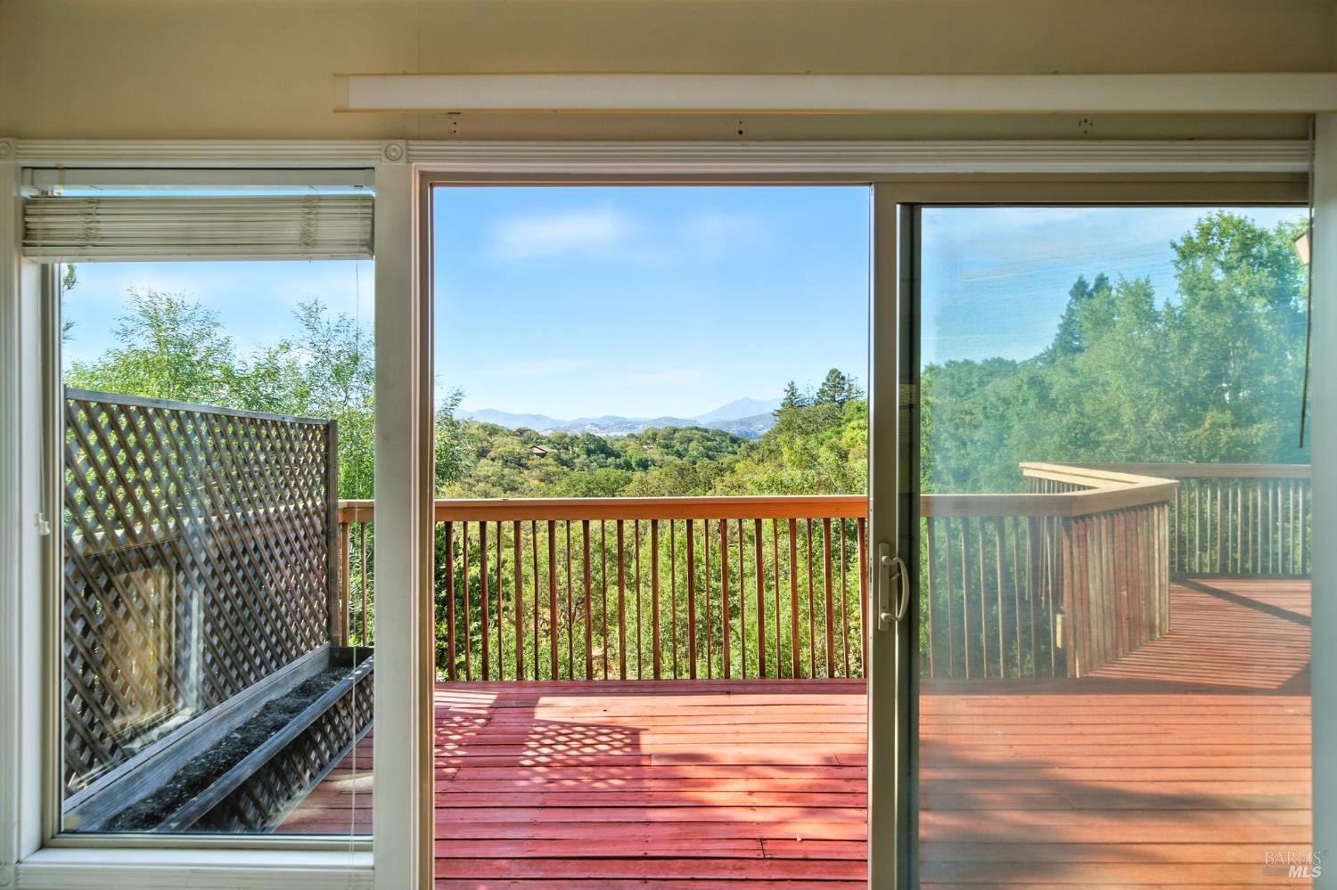 Detail Gallery Image 20 of 55 For 1 Lockton Ln, Novato,  CA 94945 - 4 Beds | 2/1 Baths