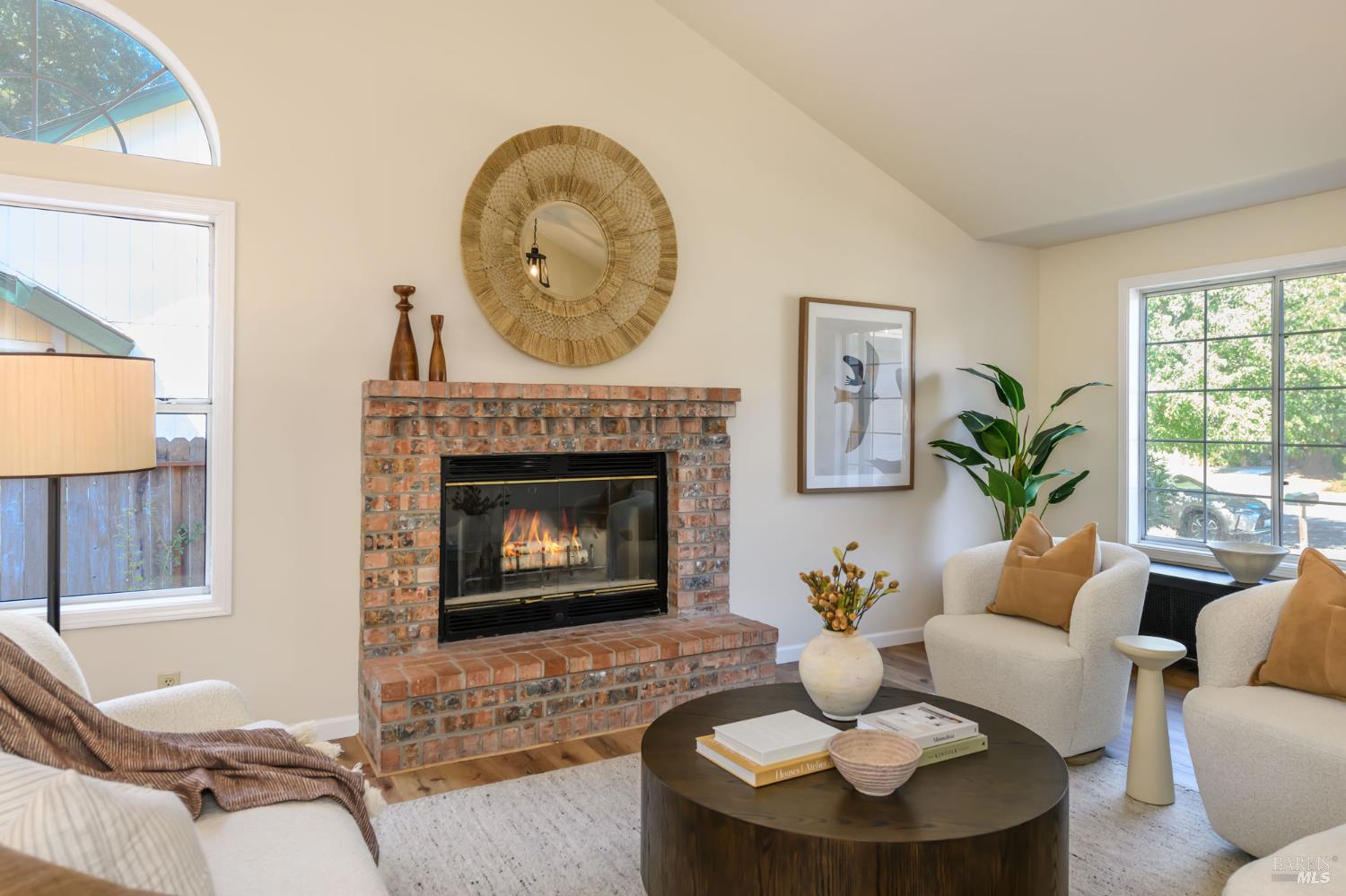 Detail Gallery Image 7 of 29 For 5086 Charmian Dr, Santa Rosa,  CA 95409 - 3 Beds | 2 Baths
