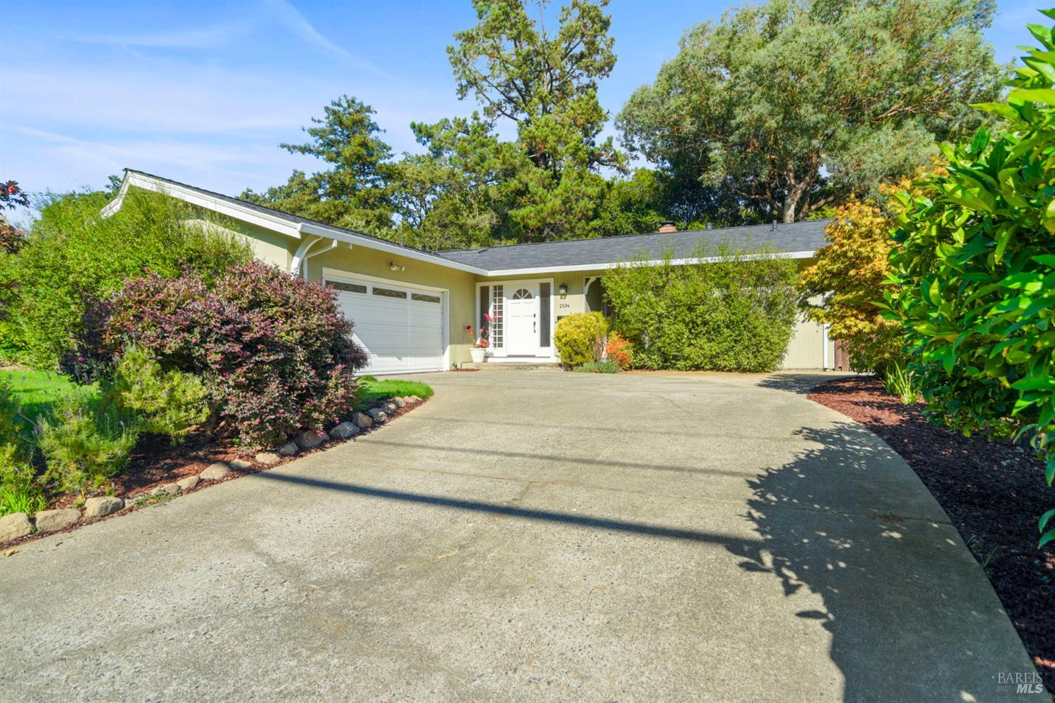 Detail Gallery Image 2 of 88 For 2594 Las Gallinas Ave, San Rafael,  CA 94903 - 3 Beds | 2 Baths