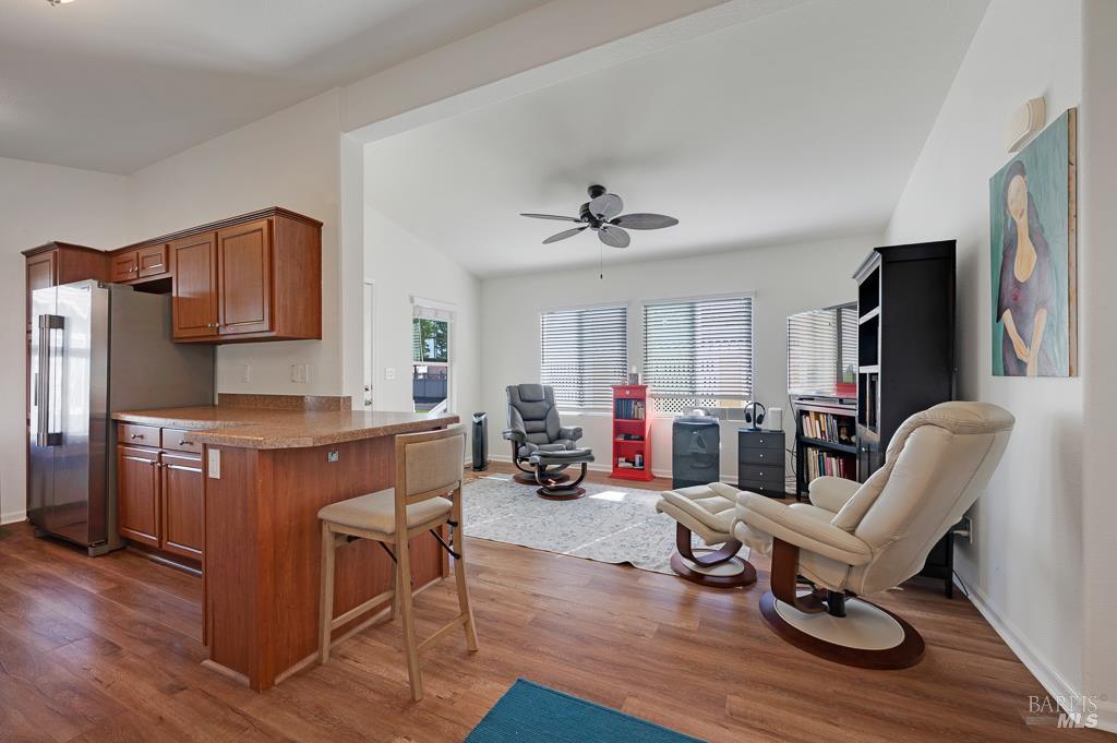 Detail Gallery Image 13 of 38 For 7 Oakwood Dr, Petaluma,  CA 94954 - 3 Beds | 2 Baths