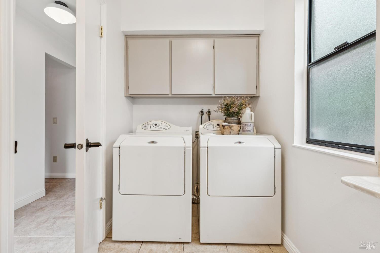 Detail Gallery Image 22 of 48 For 114 Aronia Ln, Novato,  CA 94945 - 3 Beds | 2/1 Baths