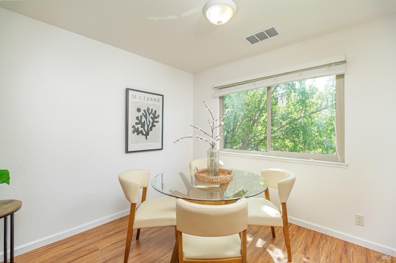 Detail Gallery Image 9 of 23 For 323 Silvio Ln, Novato,  CA 94947 - 2 Beds | 1 Baths