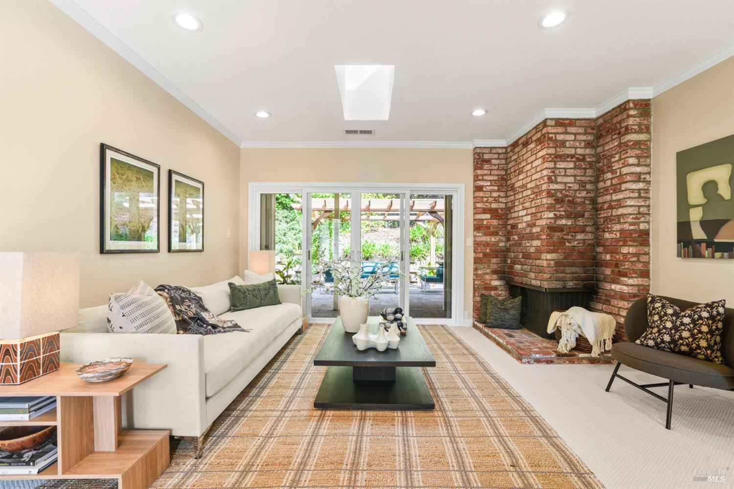 Detail Gallery Image 8 of 88 For 2594 Las Gallinas Ave, San Rafael,  CA 94903 - 3 Beds | 2 Baths