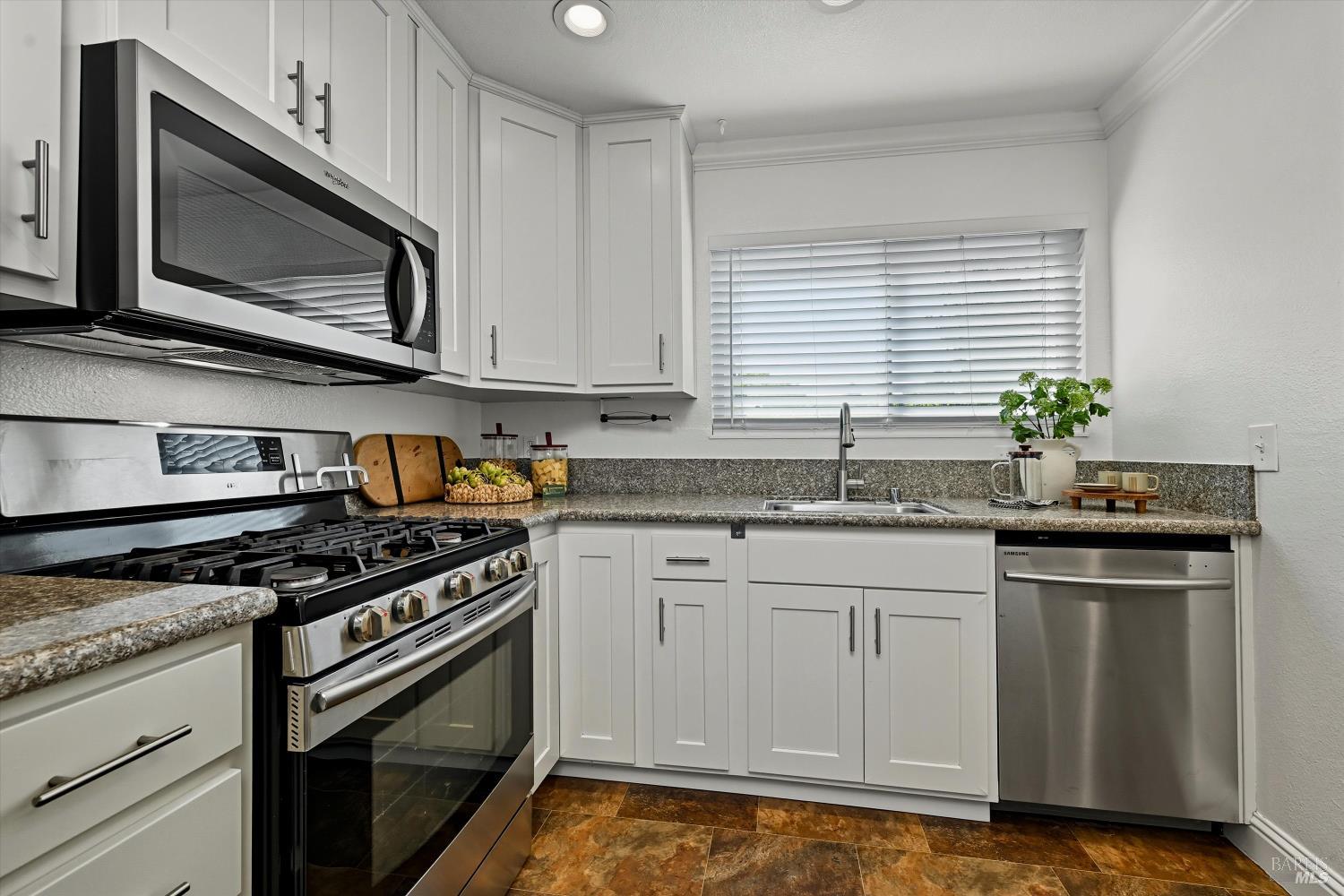Detail Gallery Image 6 of 25 For 1818 Primavera Ct, Santa Rosa,  CA 95409 - 2 Beds | 1 Baths