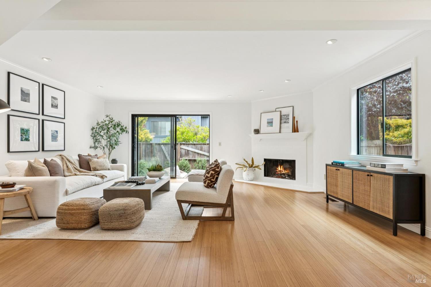 Detail Gallery Image 15 of 48 For 114 Aronia Ln, Novato,  CA 94945 - 3 Beds | 2/1 Baths